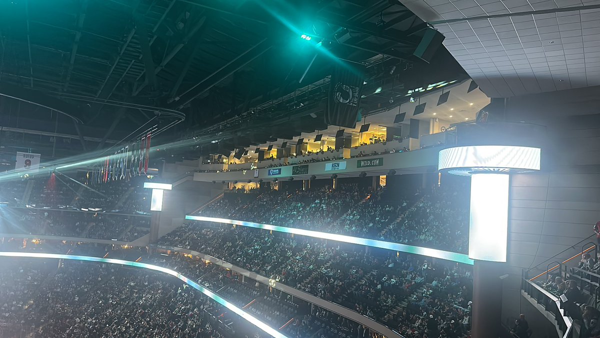 CaptainLesgate's tweet photo. @KennyAlbert @NHL_On_TNT @mnwild @TBLightning @BrianBoucher33 @liam_mchugh @AnsonCarterLA @HLundqvist @TNTSportsUS I see you Kenny! Go Wild!!!! https://t.co/Ch0M6LMWq8
