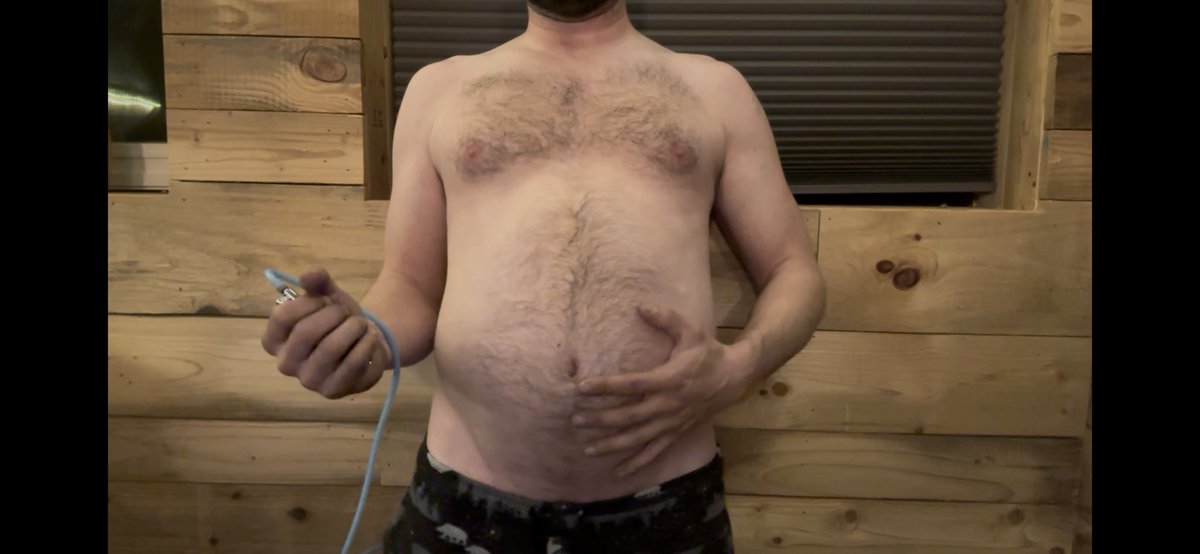 bloatedboy9's tweet photo. A screenshot from my latest commission. NSFW air inflation. Thanks @camrosewoodxxx for the request! 🫃 https://t.co/JwednhsOt9
