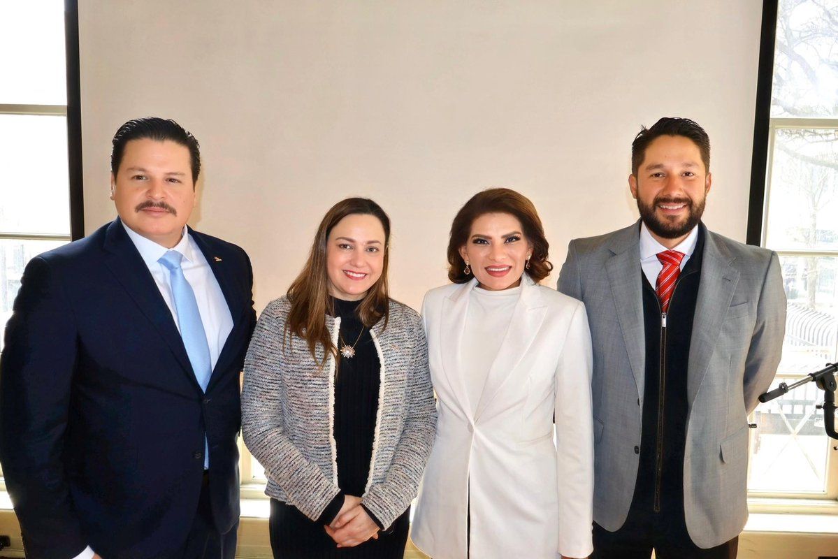 Agradezco a Pedro Rivero, presidente de <a href="/Camimex_Oficial/">Camimex Oficial</a>, por invitarme a dialogar con los directores ejecutivos de las principales empresas mineras de México que operan con capital canadiense, en el marco del #PDAC2026.

Un gusto coincidir también con Cameron Mackay, embajador