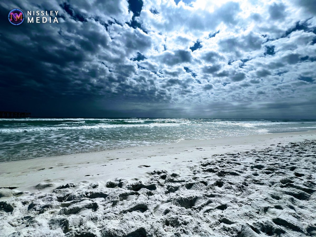 goosenissley's tweet photo. This is somehow not snow ❄️. It is sand. I know this appears to be a blatant fib. But ya gotta believe! #pensacola #pensacolabeach #whitesand
https://t.co/doaockrNmL https://t.co/VHzvuVe8jk