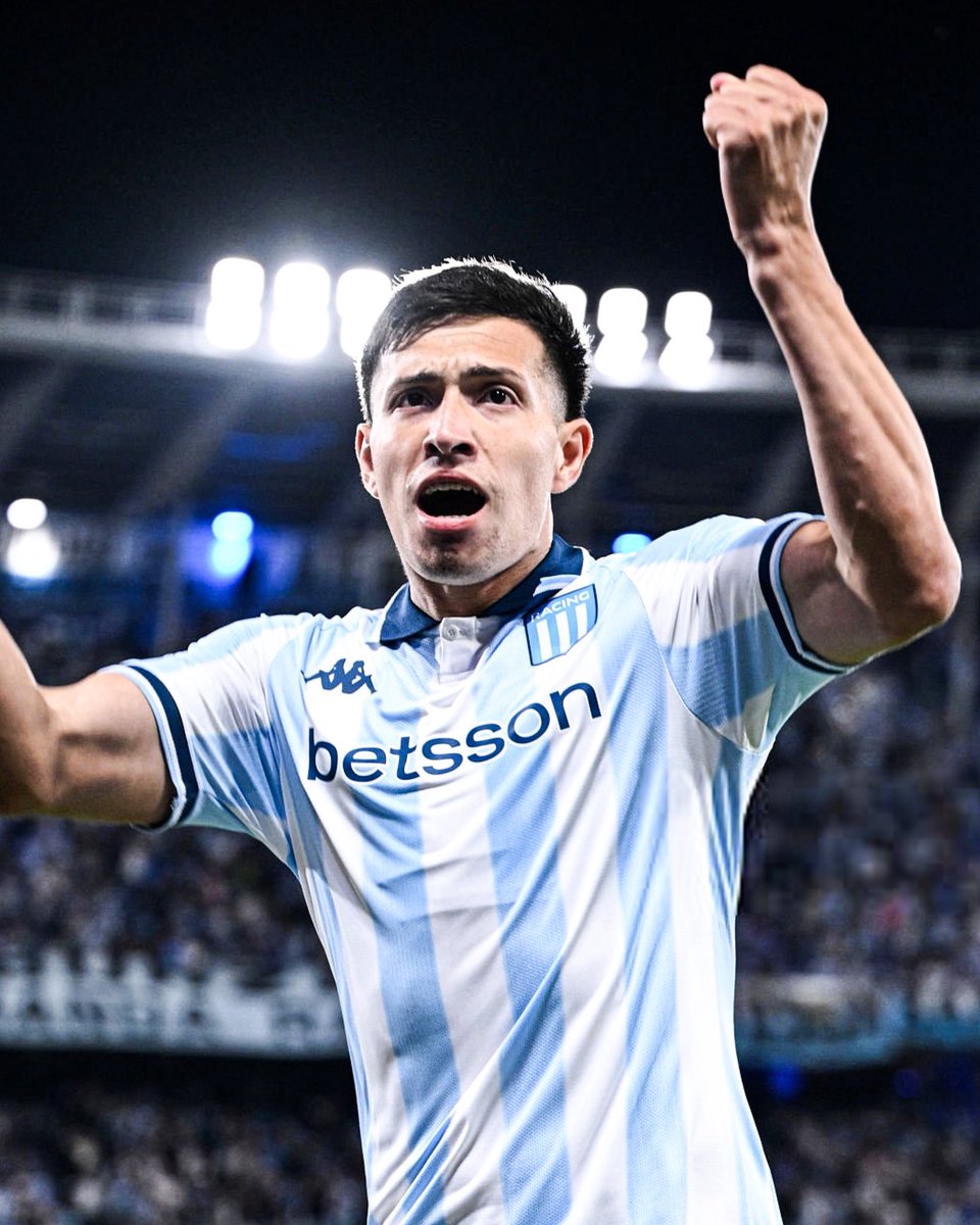 Para destacar el partido de Adrián Fernández. Empieza a retribuir con rendimientos cada vez más sólidos la confianza y las oportunidades que le da Gustavo Costas.

Le aporta al equipo esa pausa cuando el partido lo pide, siempre con un pase simple, claro y criterioso. Ante