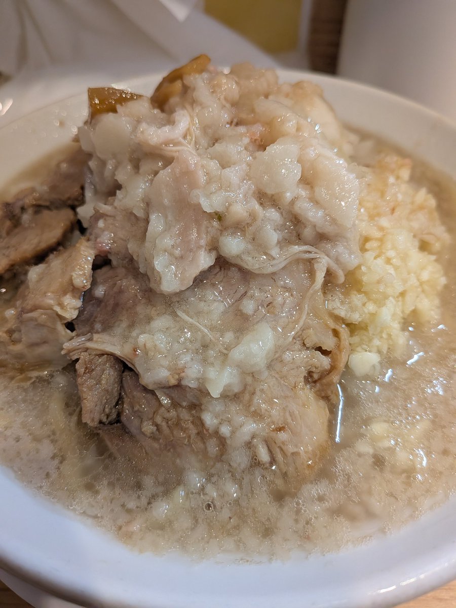 自分にとっては精進的な塩ラーメン。毎度毎度の旨しで、今回はスープがいつもより濃厚のような気がする。
＃豚の子　＃塩ラーメン