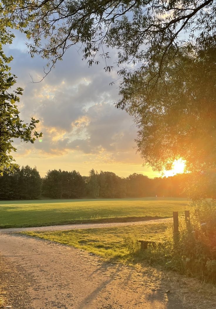 Up and grateful 🙏 
Good morning 🌟🌟🌟❤️