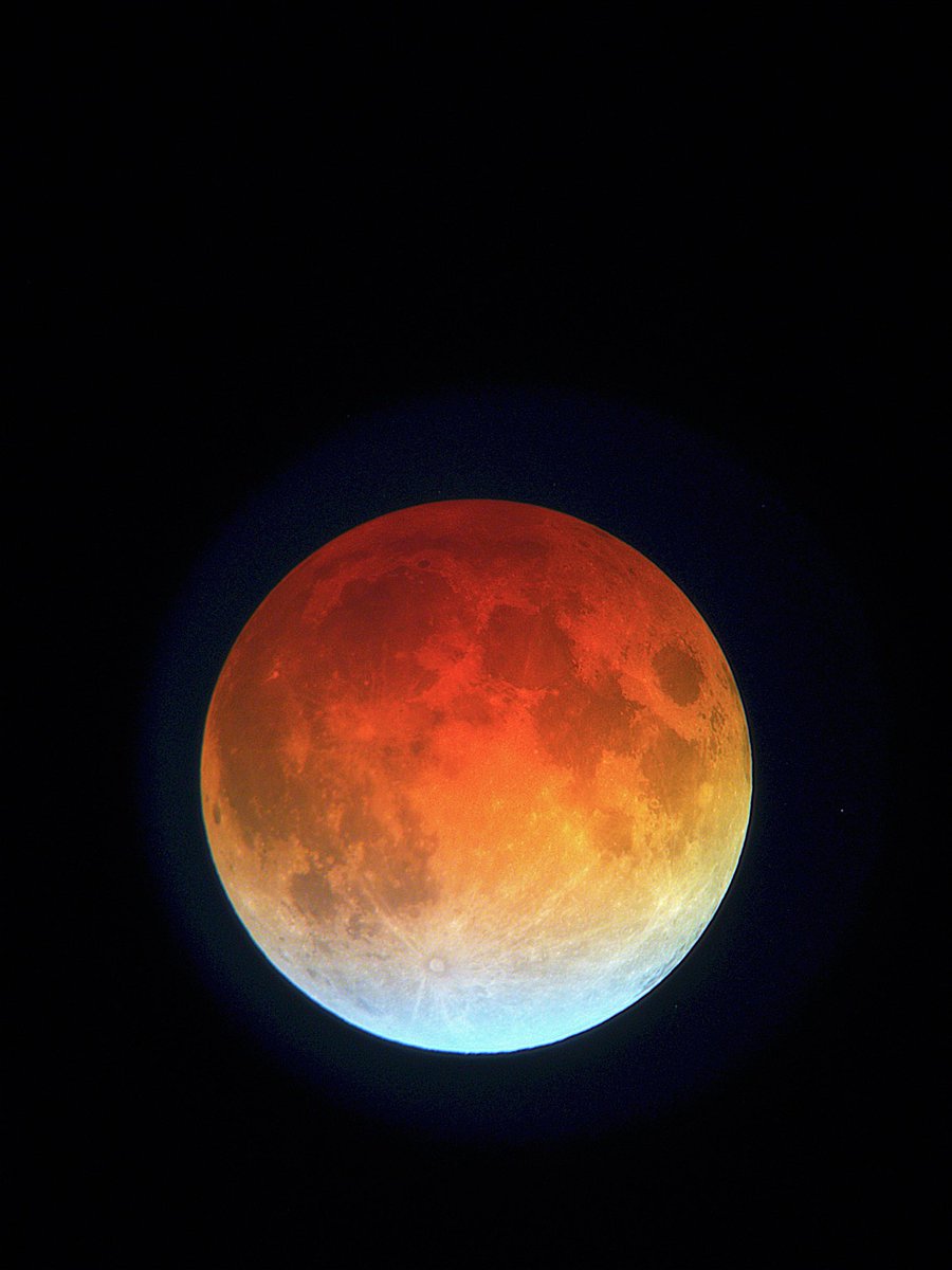 This is exactly midpoint of the eclipse, and possibly my best photo yet! Look at the Brick red and the stars in the background!! 
#LunarEclipse
#Moon
#Astrophotography
#Astronomy
⁦<a href="/bedras/">✨Spoiled Princess, Vedette💖👑</a>⁩ 
⁦<a href="/NASA/">NASA</a>⁩ 
⁦<a href="/DavidBflower/">David Blanchflower BSc</a>⁩ 
⁦<a href="/AJamesMcCarthy/">Andrew McCarthy</a>⁩