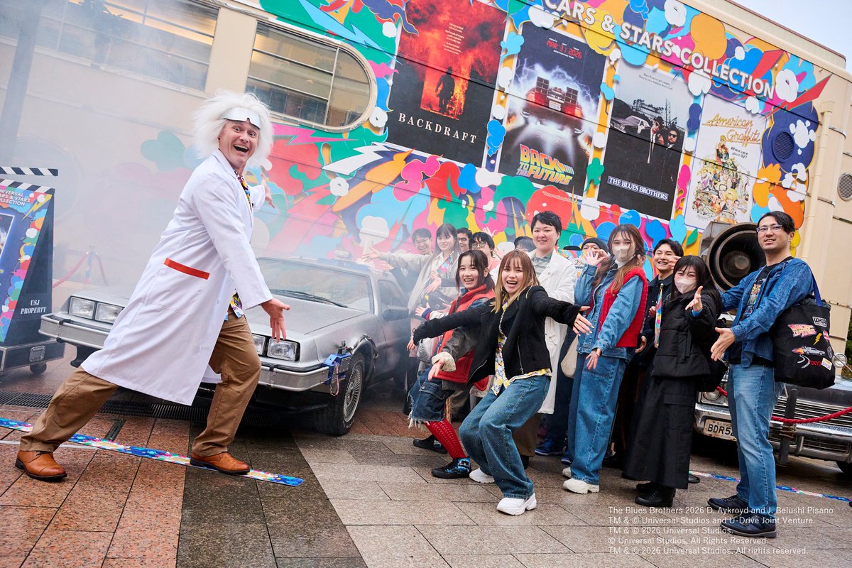 USJ_Official's tweet photo. 🌎🎉本日ついに！USJ 25周年が開幕🎉🌎

✨Discover U!!!
✨知らないジブンが騒ぎ出す

25周年だけの特別な体験が盛りだくさん🔥

クルーも旗を振って笑顔でお出迎え、
お祝いムード全開でスタートしました🌈

さぁ、あらゆる感情がバクハツする祝祭へ‼
https://t.co/Z2mQEHmpeh https://t.co/KWD4SU66hw