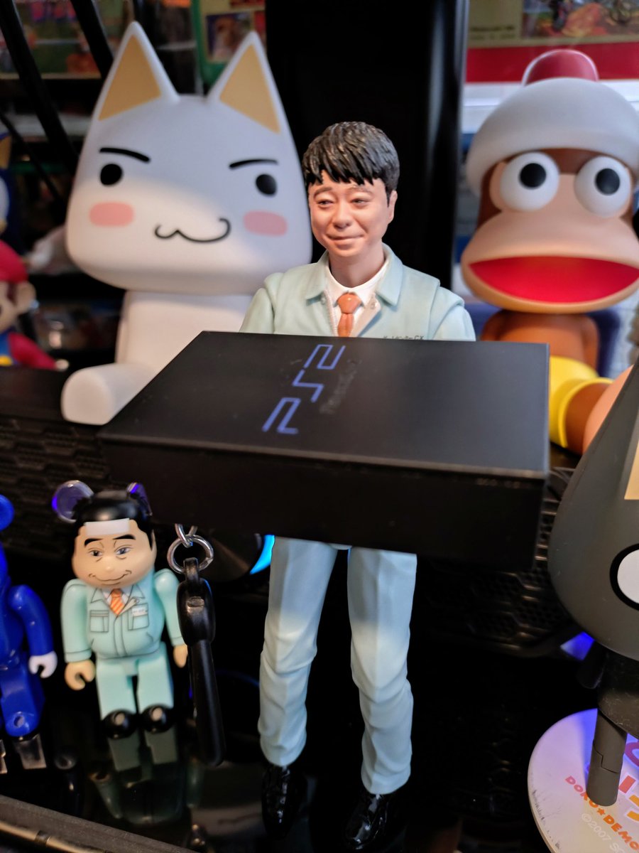 hachiroutaspla3's tweet image. 2000年3月4日、プレイステーション2発売。
今年で26周年！おめでとう🎂🎊🎉✨
PS2ソフトの他、PS1のソフトも互換性があり（一部のソフトは正常に動かないのもあるが）DVD再生機としても大活躍したハード。
PS2本体でしか遊べないタイトルも沢山あるしこれからも大事に使用しよう☺️
#PlayStation2