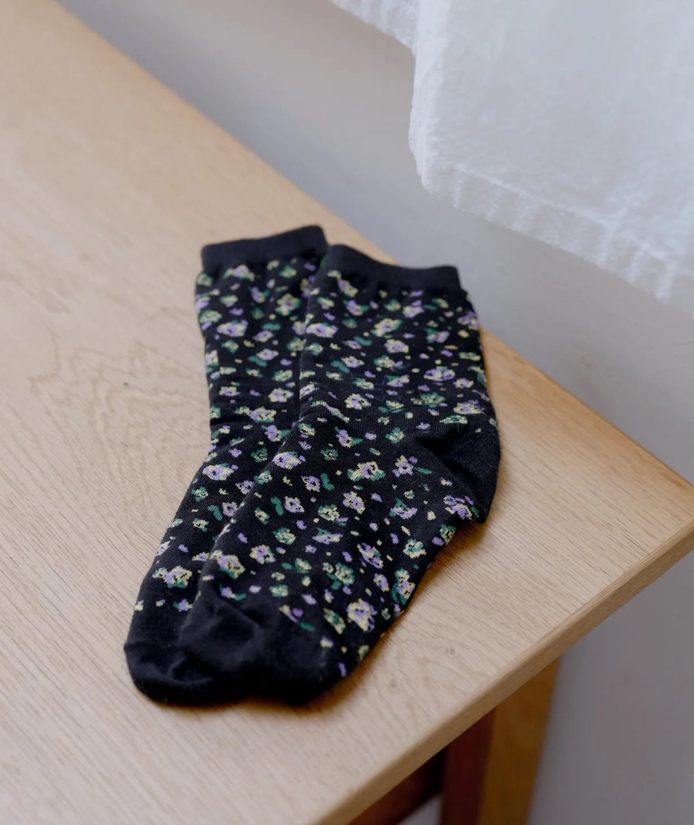 poff_official's tweet photo. 【PoFF Original Flower Print】
ブランド初期から大切に紡いできた"Original Flower Print"
甘すぎず、けれど確かな華やかさを。
纏うだけで心が整う、特別なOriginal Flowerシリーズをご紹介します。
▽ Collection Page
🔗 https://t.co/wq44kvJ9hS
#PoFF https://t.co/zLScSdy2HJ