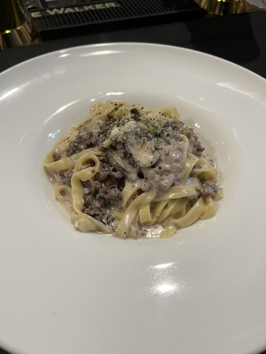 ItalianWallst's tweet photo. こんにちは！
#ウォールストリート　営業開始です😄
本日のオススメ　#パスタ　は、牛挽肉とマッシュルームのボロネーゼビアンコです🍝
ご来店の際は是非ご賞味下さい！
皆様の来店をお待ちしています✨
#茅場町　#イタリアン　#オーガニック　#ステーキ https://t.co/4bPH7YUq2y