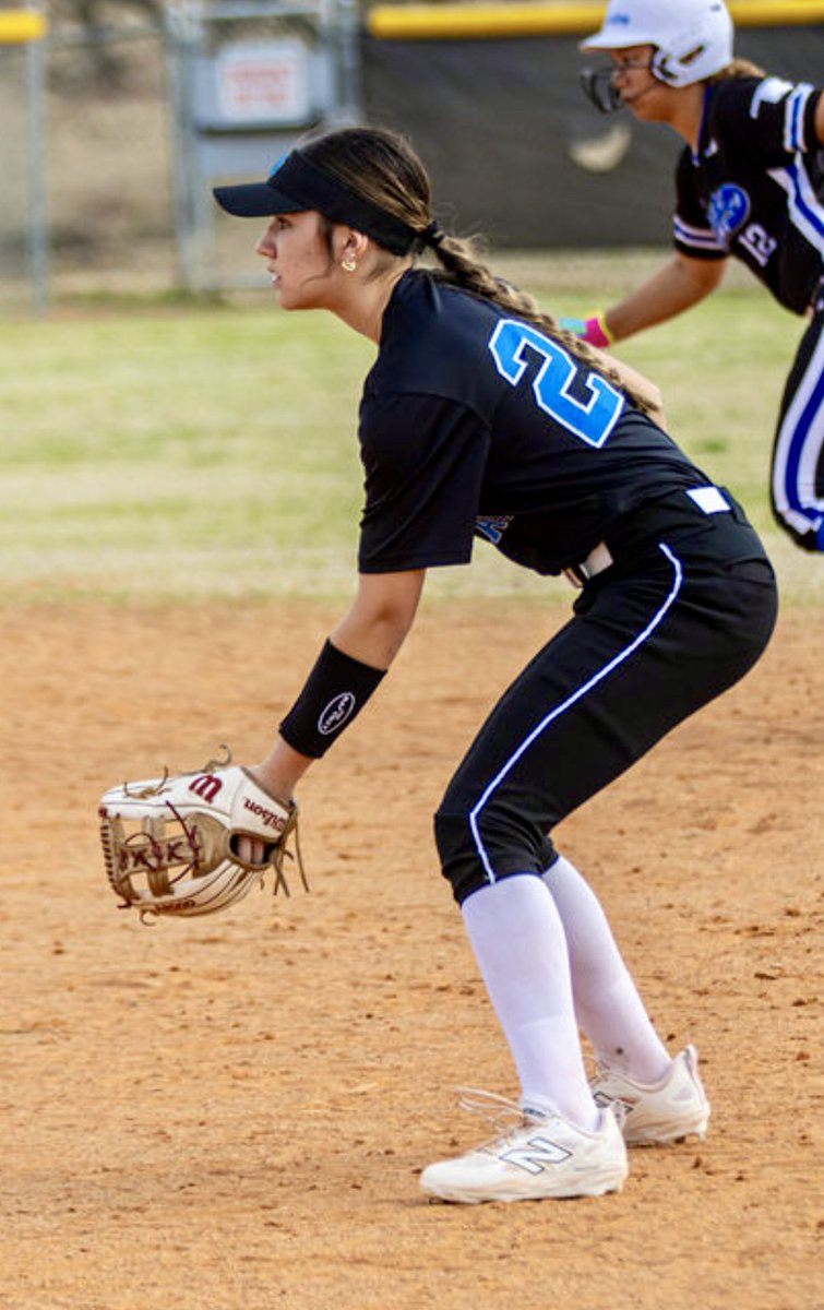 LillyGarcia2029's tweet photo. It was great getting to be back on the dirt this weekend, seeing some live reps! Had a good day at the plate going 3-3 with 3 doubles and can’t wait to see how the team grows! #athletics 🤍💙

@AsNational2728 @SoftballDown @D1Softball @RazorbackSB https://t.co/6GYm4qIyui