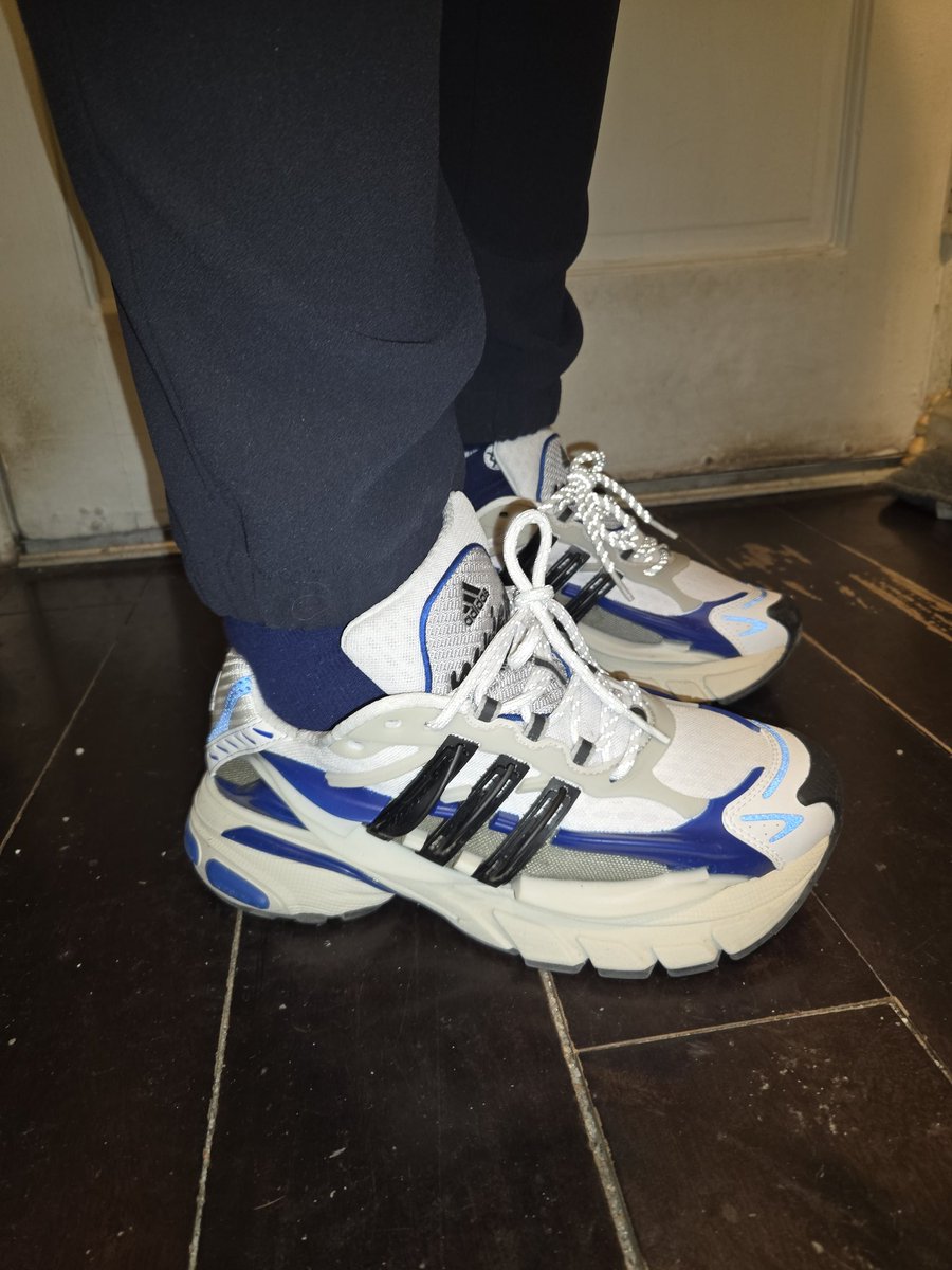 trudyspeaks's tweet photo. 👟: Pharrell Virginia x Adidas Adistar Jellyfish 'RoyalBlue' 🪼🪼🪼
.
#threestripesvibes #threestripes #adidas #UB #3stripes #ultraboost #jellyfish #pharrellwilliams #confirmyourcraft #stance #unboxedapp https://t.co/RfQJlwgtAE
