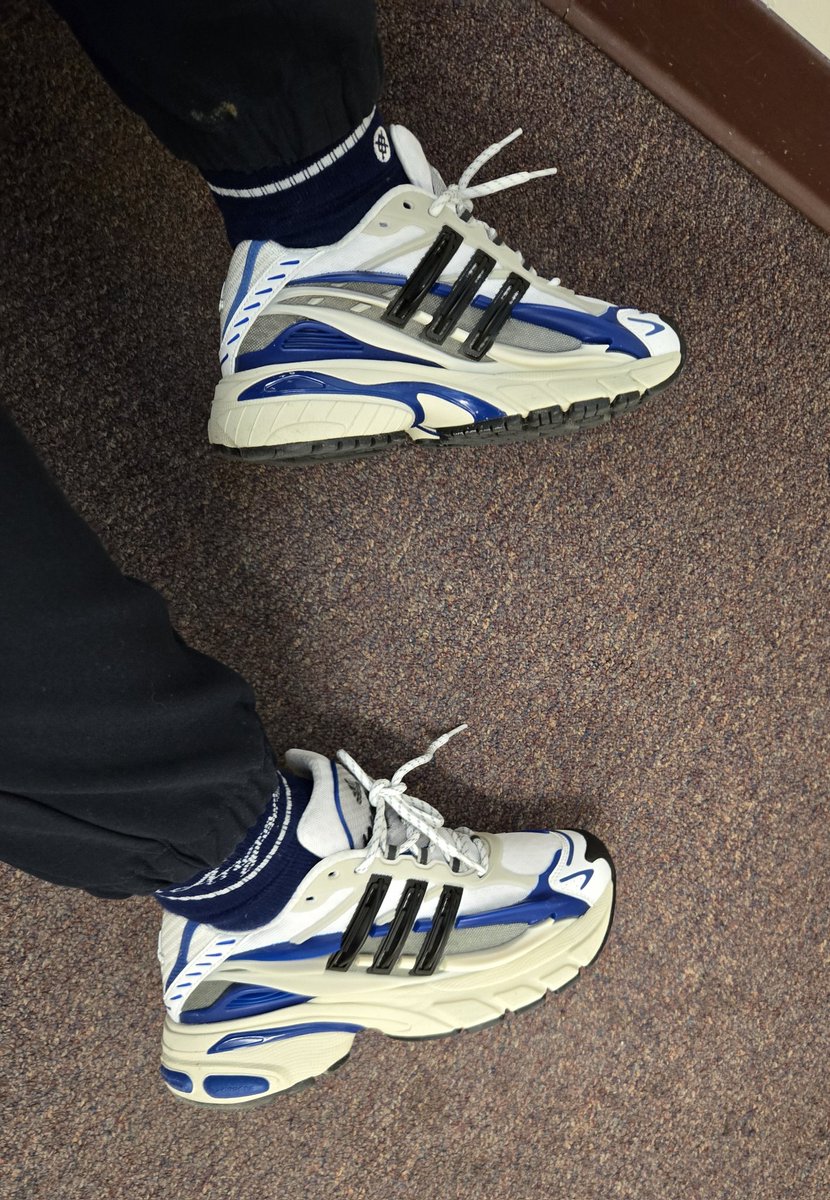 trudyspeaks's tweet photo. 👟: Pharrell Virginia x Adidas Adistar Jellyfish 'RoyalBlue' 🪼🪼🪼
.
#threestripesvibes #threestripes #adidas #UB #3stripes #ultraboost #jellyfish #pharrellwilliams #confirmyourcraft #stance #unboxedapp https://t.co/RfQJlwgtAE