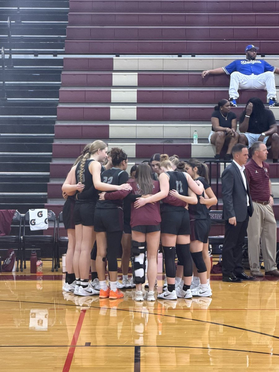 Davenport HS Cheer & Mascot tweet media