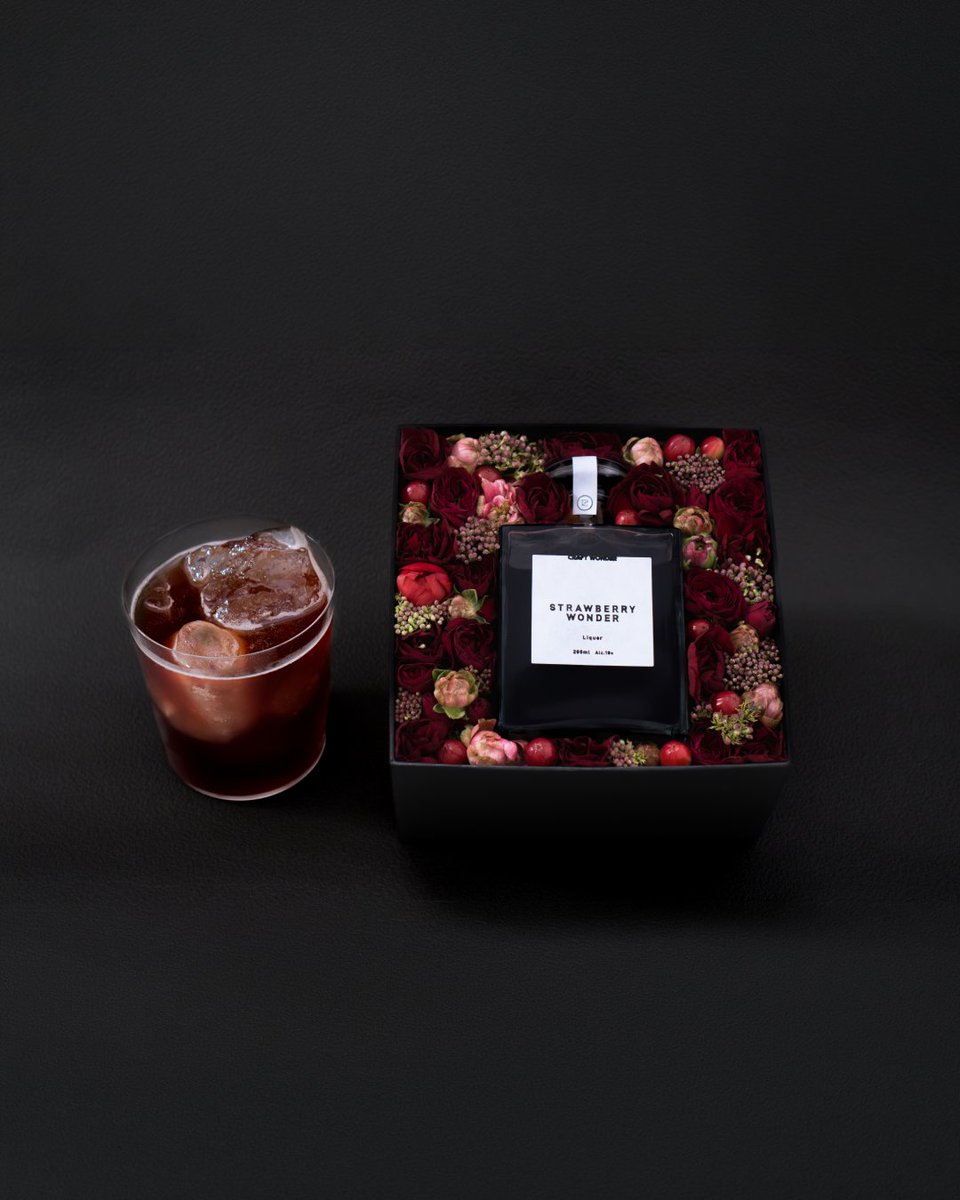 CraftWonder_jp's tweet photo. ──────────────
「Nicolai Bergmann Flowers & Design」×「CRAFT WONDER」
コラボレーションギフトが
3/13(金)から3日間限定でエストネーション大阪店にて発売
──────────────

CRAFT WONDERは、フラワーデザインブランド「ニコライ バーグマン フラワーズ & デザイン」とのコラボレーション商品を発売いたします。

本商品は、2026年3月13日（金）～15日（日）にエストネーション大阪店で開催されるPOPUPイベントのみの取り扱いとなり、フレッシュフラワー20セット、プリザーブドフラワー10セットの数量限定です。

高級苺「古都華」を贅沢に使用した、濃厚な旬を味わう、極上の苺リキュール「STRAWBERRY WONDER」と、それを艶やかで華やかな花々で包み込んだ特別なフラワーボックスをお届けします。

ホワイトデーや春のギフトシーズン、大切な方への感謝を伝える贈り物として、あるいはご自身への特別なひとときを彩るアイテムとしてお楽しみください。