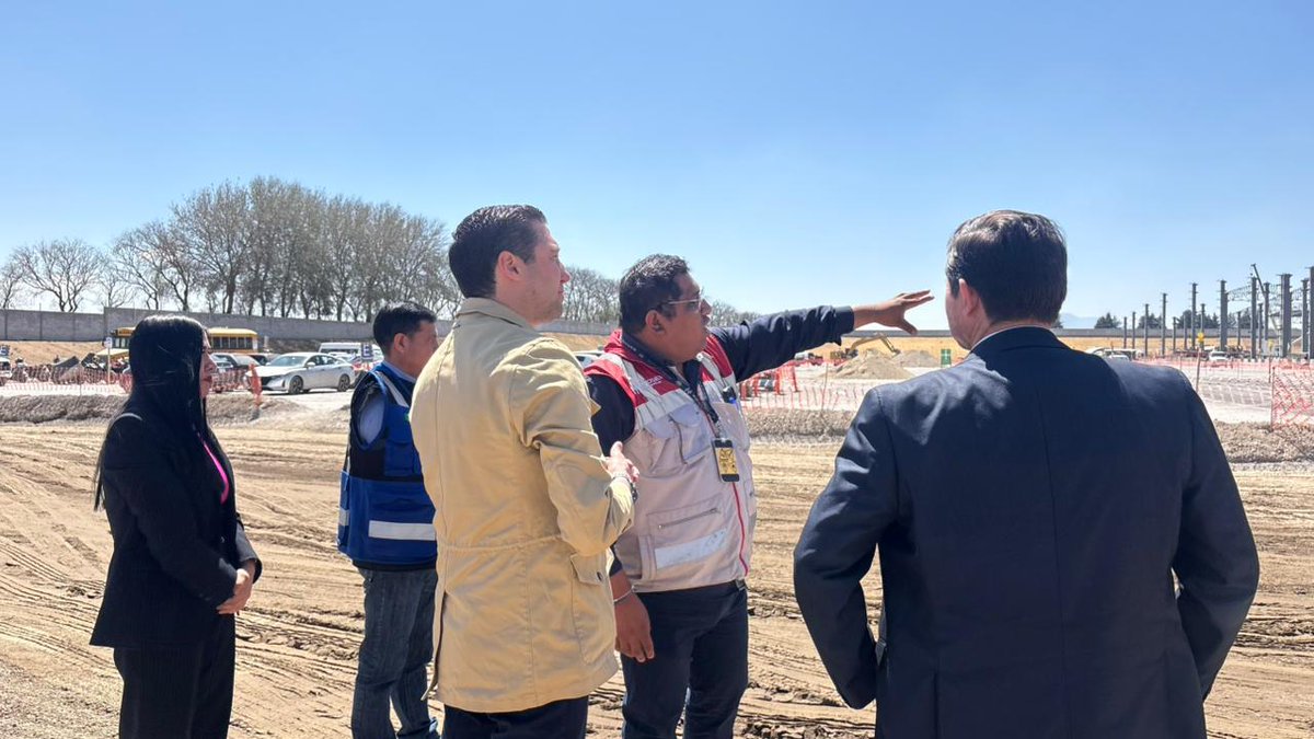 SEDECO_TLAXCALA's tweet photo. 🚧🤝 Supervisión al CEDIS de Walmart en Huamantla.

El titular de SEDECO, @JavierMarCal, recorrió la obra para constatar avances y garantizar un desarrollo ordenado y seguro. 🏗️📈

Más inversión, más confianza y más crecimiento para Tlaxcala. ✨

 #Sedeco #Huamantla #Marroquín https://t.co/hsgnHHZkki