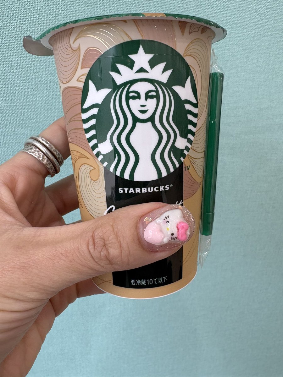 dm_mamiko's tweet photo. スタバのタンブラーも逃して、おそらくラブラリーの新作も買えなさそう、、最近買い���に縁がない、、 https://t.co/xzEfXRw3mb