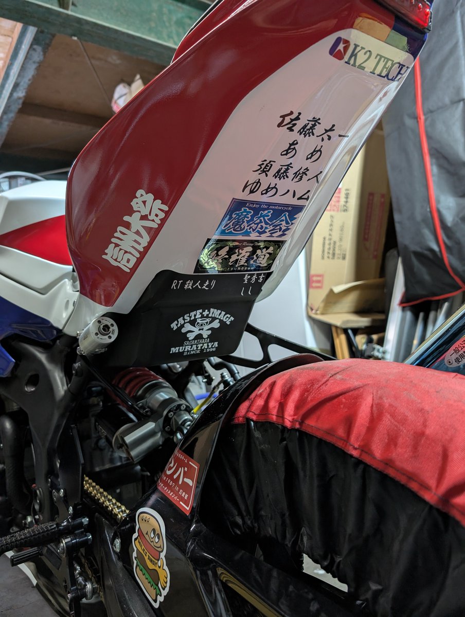 wak2racing's tweet photo. 個人スポンサー様などのカッティングと、貼る予定だったステッカーを貼って
これで外装は完成！

片目耐久風、フェンダーのBEETロゴ、90年代のカラーリングで、走り屋感のあるスタイルでいきます！ https://t.co/yC53kQ6XCa