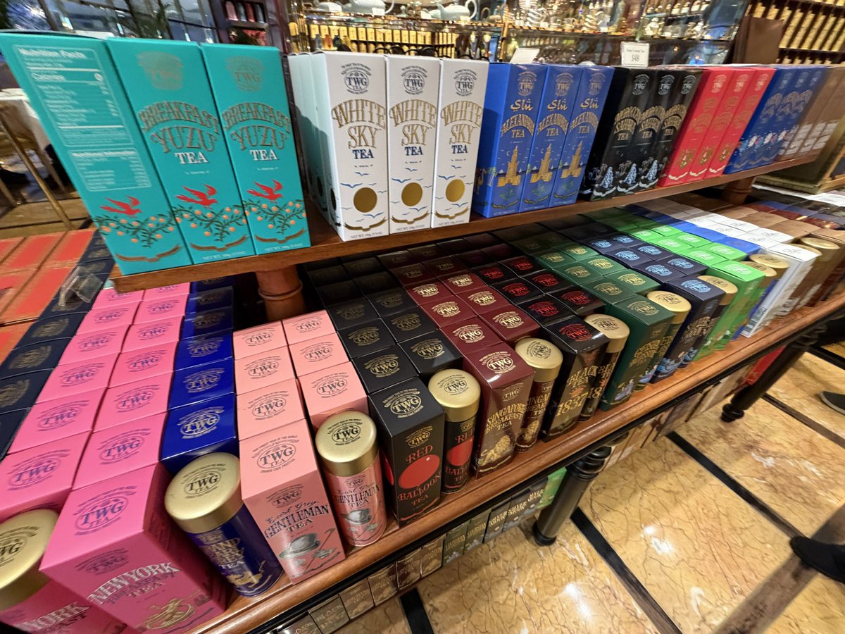 TWG TEAディズニークルーズ　シンガポール ディズニークルーズラインのTWGで買える美女と野獣のデザイン缶