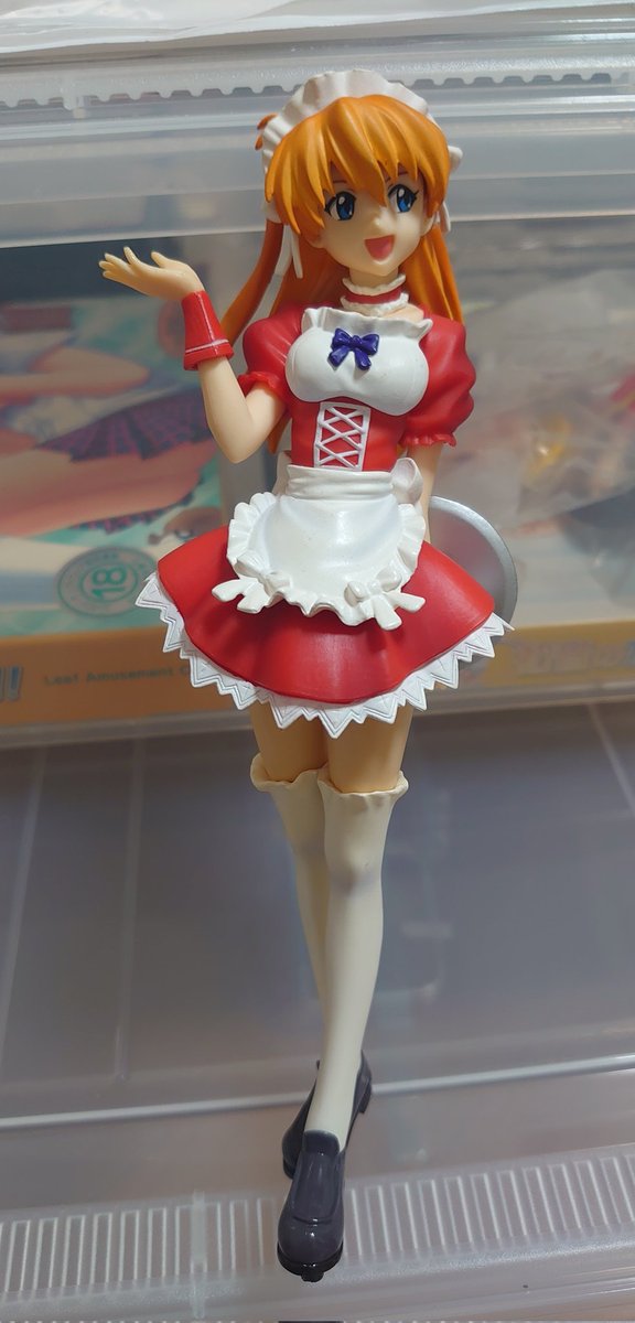 今日のエヴァグッズ アスカのメイドフィギュア どっちかというと