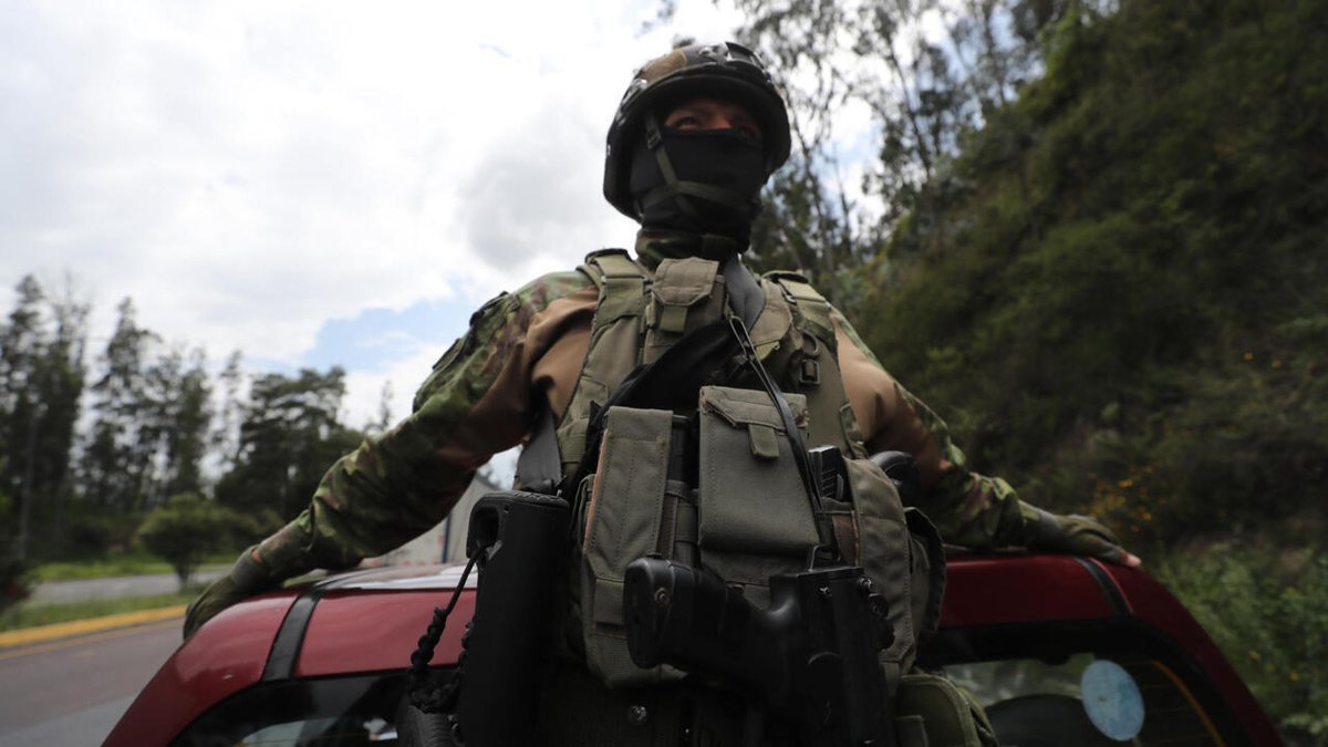 Quito y Washington lanzan operaciones contra "narcoterroristas" en Ecuador f24.my/BmIo.x