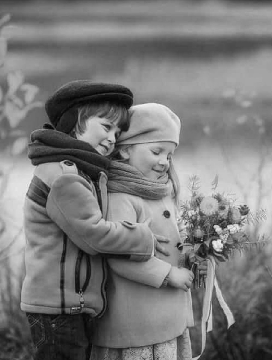 ALEX150276's tweet photo. Solo quiero ver tus ojos y olvidar que tengo vida, solo quiero tomar tu mano y vivir mil vidas🌻🌹 https://t.co/jV4apCrvZh