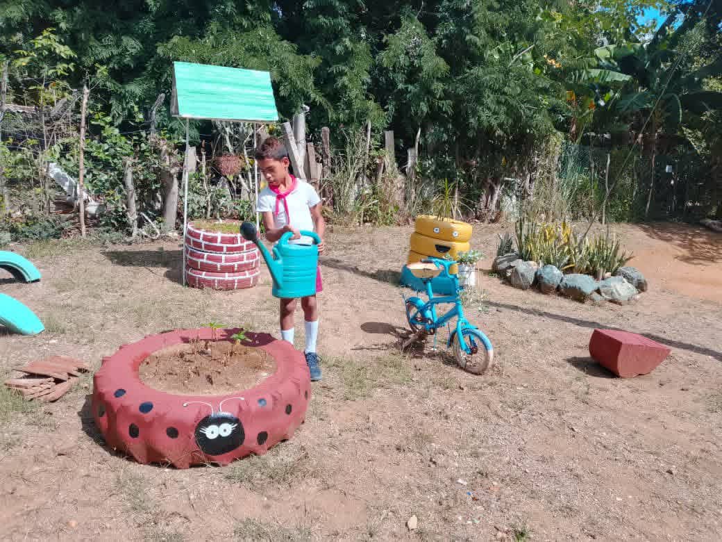 labrada_ederly's tweet photo. #Cuba#DMECumanayagua#EscuelaPrimariaPepitoMendoza “La vida viene de la naturaleza”. Sin embargo el sentido que da origen a esta fecha es la concientización de la importancia de la naturaleza.
#Edusur  #CursoEscolarPorCuba #CubaViveEnSuHistoria https://t.co/TxfWr4xtk9
