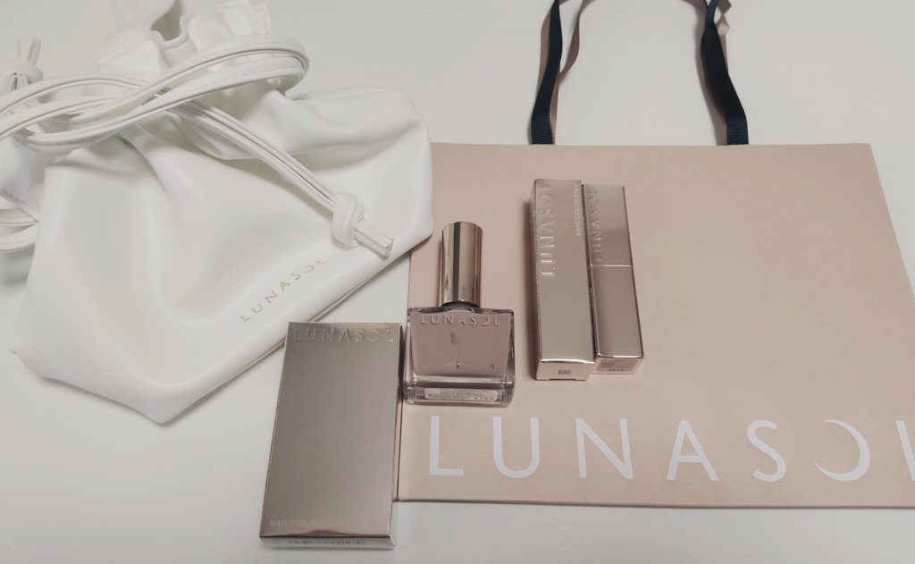 ルナソル〜🌙*·̩͙𖤐 去年もお誕生日特典(金額により変わる)で