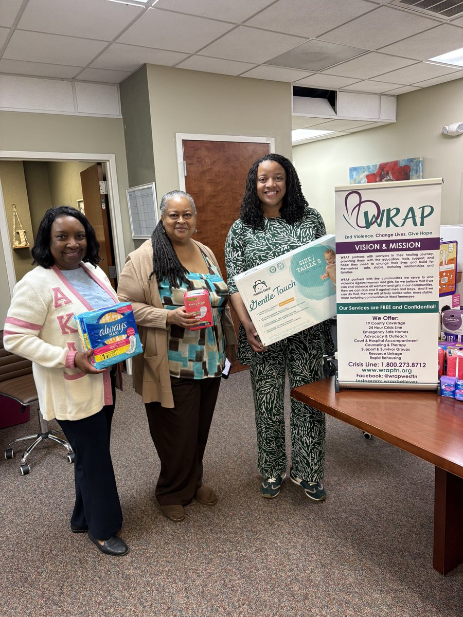 Bio_Moore's tweet photo. The Uplift the Community Committee took donations from Alpha Kappa Alpha Sorority, Incorporated. The support from the sisters of Gamma Alpha Omega has been unwavering. https://t.co/Igk5TT4NhK