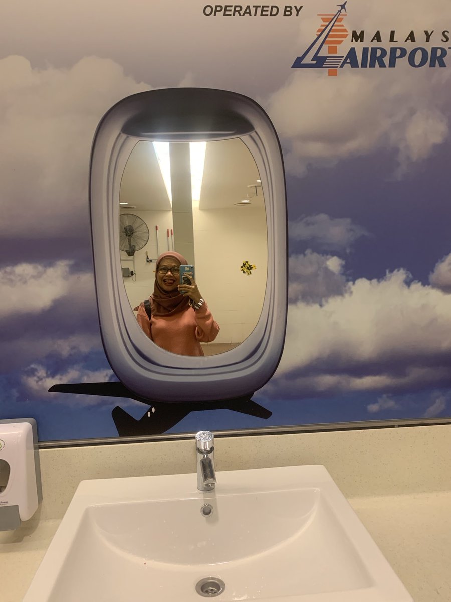 ges kembali bertanya krn usn confushii gatau warna😂🙇🏽‍♀️ ini baju tuh warnanya orange apa masuk pink yah? atau warna lain?