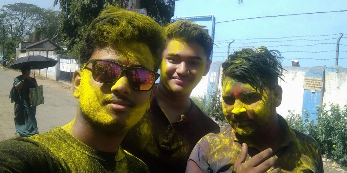 Jeet_2003's tweet photo. @realmecareIN @realmecareIN Holi vibes captured perfectly! 🌸📸 Just posted my colorful selfie — let’s spread the colours and the smiles! ❤️✨
#realmeSelfieHoliContest #FunWithrealme https://t.co/KpR6hmQbbP