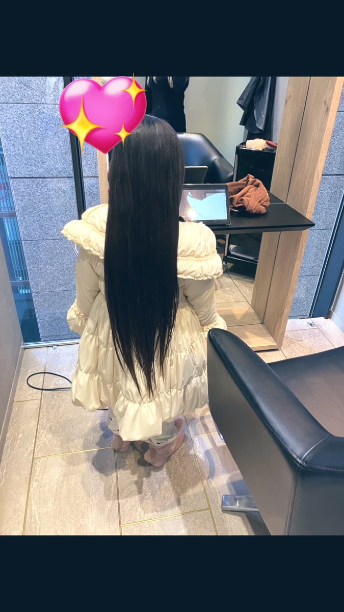 curemetaler623's tweet photo. 娘が通ってるバレエ教室から髪を切ってきてくださいと言われた。産まれてから1度も切ったことがなく、娘が伸ばしたいからと伸ばし続けてるんだけどこれはどうしたらいいんかな。長いとバレエの髪型がセット出来ないらしい。経験者の方や似たような経験をした方がいたら対策など教えて貰えると嬉しいです。