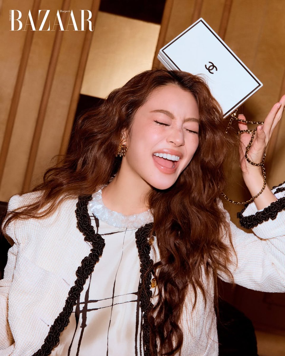 คนสวยของมัมหมา รูปเซ็ตใหม่สวยสดใส ยิ้มหวานมาก. 
(ฝากไปกระทืบไลค์ คอมเม้น แชร์ด้วยนะคะ)

instagram.com/p/DVcnHKsidPX/

#CHANELFallWinter
#ChanelShow
#LenaMiu
#MiuNatsha