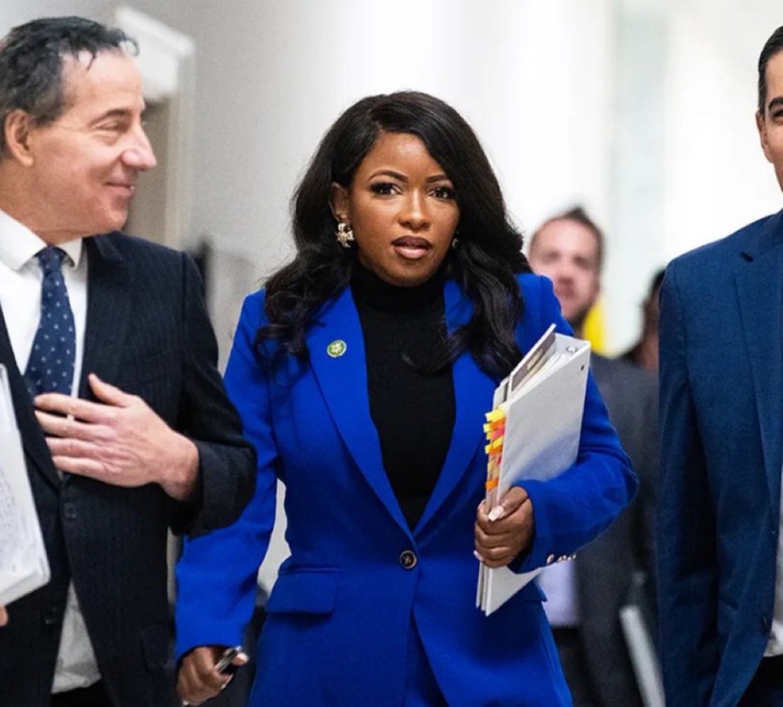 MAGAVoice's tweet image. BREAKING 🚨 Rep Jasmine Crockett just lost her Democrat Primary for the Senate. I LOVE THIS

SHE IS NO LONGER GOING TO BE IN CONGRESS

GOOD RIDDANCE