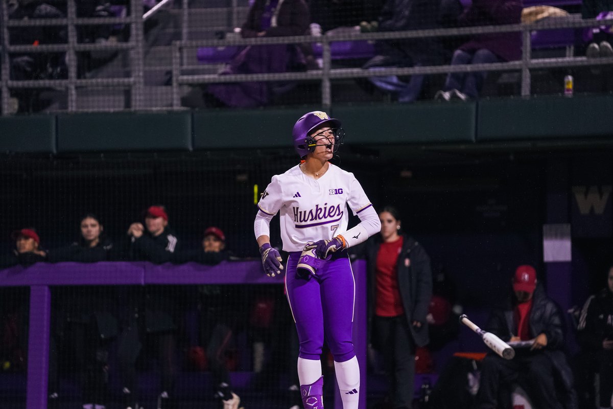 UWSoftball's tweet photo. Fire us up, freshies 😤 https://t.co/IekBEQZVxp
