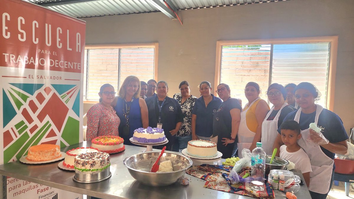 AsuncionGuzmanN's tweet photo. Clausura de  taller de panadería, Huerto Ecologico y Cultivo de tilapias con mujeres de Hacienda Mapilapa en Nejapa. Saludos a nuestro Diputado @ChrisGuevaraG por su apoyo al Desarrollo de las Mujeres  al Alcalde @joseurbinasv y Unidad de La Mujer San Salvador Oéste. https://t.co/3eTrVj0KCA