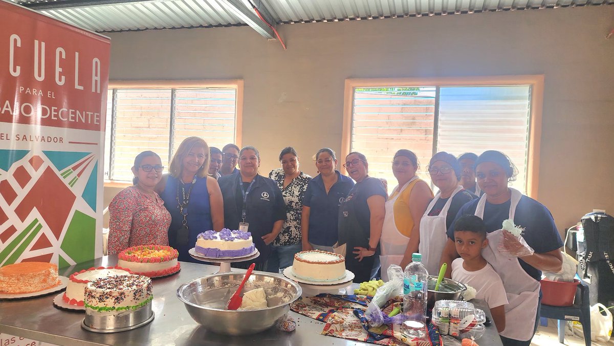 AsuncionGuzmanN's tweet photo. Clausura de  taller de panadería, Huerto Ecologico y Cultivo de tilapias con mujeres de Hacienda Mapilapa en Nejapa. Saludos a nuestro Diputado @ChrisGuevaraG por su apoyo al Desarrollo de las Mujeres  al Alcalde @joseurbinasv y Unidad de La Mujer San Salvador Oéste. https://t.co/3eTrVj0KCA