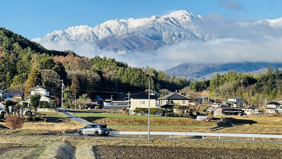 ktab1720's tweet photo. 今朝の中央アルプス🏔️とGRカローラ https://t.co/wQifPpmEfi