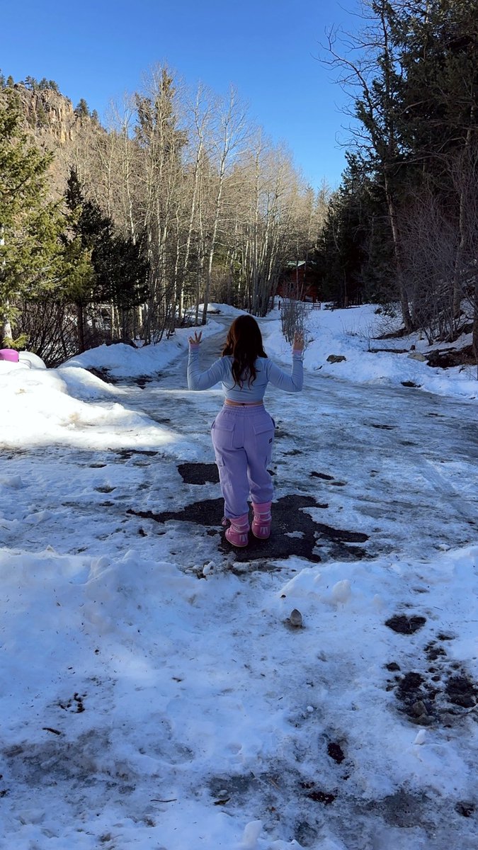 Mogulstylist's tweet image. Snow day anyone? #snowfall #SnowDay #snow