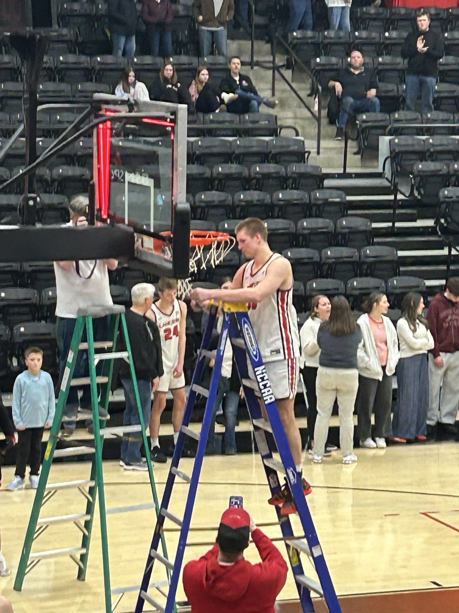 twuthric's tweet photo. Congrats to the current @GraceBasketball &amp; former @NW_PantherBBall players on their conference title tonight ! https://t.co/Sy0LvdsbQP