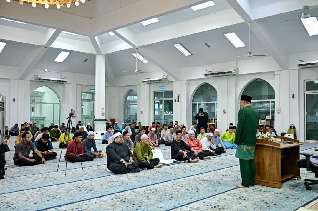 relamalaysia's tweet photo. 𝐌𝐀𝐉𝐋𝐈𝐒 𝐈𝐅𝐓𝐀𝐑 𝐑𝐀𝐌𝐀𝐃𝐀𝐍 𝟏𝟒𝟒𝟕𝐇 𝐉𝐀𝐁𝐀𝐓𝐀𝐍 𝐏𝐄𝐍𝐃𝐀𝐅𝐓𝐀𝐑𝐀𝐍 𝐏𝐄𝐑𝐓𝐔𝐁𝐔𝐇𝐀𝐍 𝐌𝐀𝐋𝐀𝐘𝐒𝐈𝐀 𝐁𝐄𝐑𝐒𝐀𝐌𝐀 𝐘𝐁 𝐌𝐄𝐍𝐓𝐄𝐑𝐈 𝐃𝐀𝐋𝐀𝐌 𝐍𝐄𝐆𝐄𝐑𝐈

3 Mac 2026 – Ketua Pengarah RELA telah menghadiri Majlis Iftar Ramadan 1447H 

#RELASiapsiaga https://t.co/WpqiZnzA6p