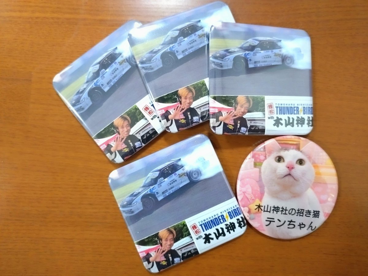 FDJ2の年間エントリーも発表され今年のグッズ製作も進行中

センパイステッカーはスマホサイズに変更

今年は種松THUNDERBIRDステッカー

クリアファイルと缶バッチ試作品は数量限定

シーズン中にもグッズを進化させていきたいと思ってます！