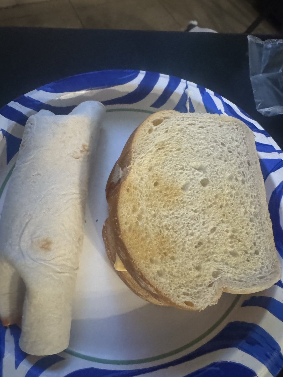 CarmichaelDave's tweet photo. Sloppy Joe burrito actually worked quite well 

Too much bread plus sourdough taste that clashed from the other choice 

Winner: Sloppy Jacoes!!! https://t.co/8dNdz4OHrx
