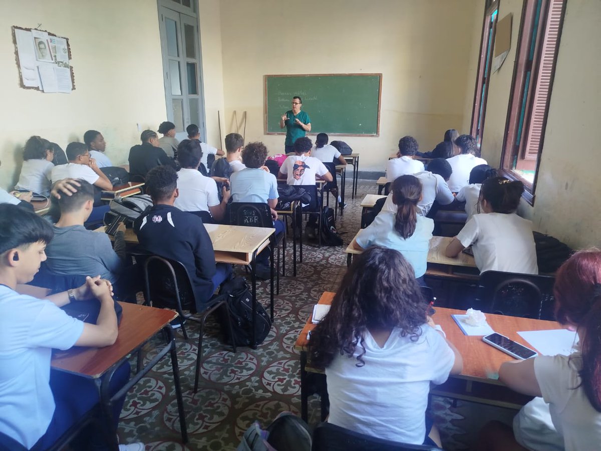 🔊 ¡SALUD BUCAL TAMBIÉN SE APRENDE!
🏫 IPU "José Luis Dubrocq Sardiñas" continúa hoy 🦷 educación para la Salud Bucodental 👨‍🎓 con estudiantes de Preuniversitario, 📚 bajo la Estrategia Pedagógica del M. Sc. Dr. Alfredo García Martínez.
#dgmemtz #CubaMined #MatancerosEnVictoria