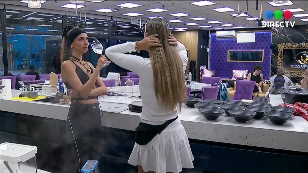 Sol: ‘Se hacen los vivos excluyendo a Juanicar, sin darse cuenta de que lo hacen más fuerte’

Cinzia: ‘Parece que sus cabezas solo les alcanzan para hacer tiktoks’ MAMÁS #granhermano