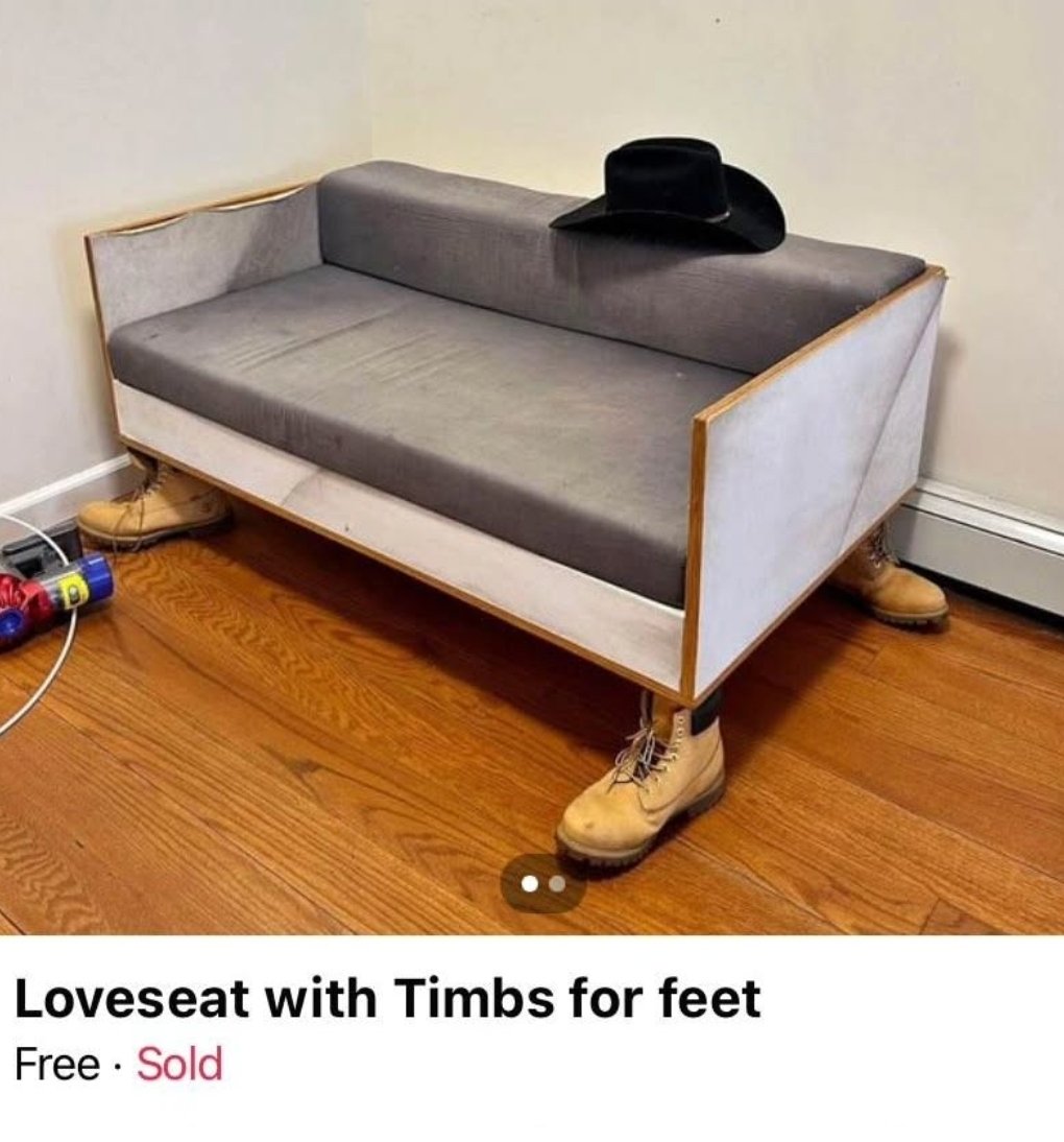emilyagain's tweet photo. Beautiful things are happening on NYC Facebook Marketplace https://t.co/EIfQAisPKR