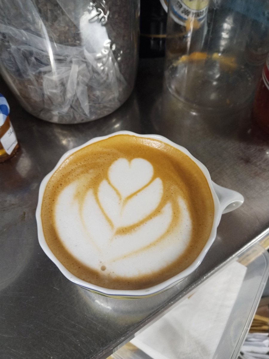 astar0th_10's tweet photo. jadi gallery online buat progres latte art kali yaa https://t.co/mt05Y4ANf8