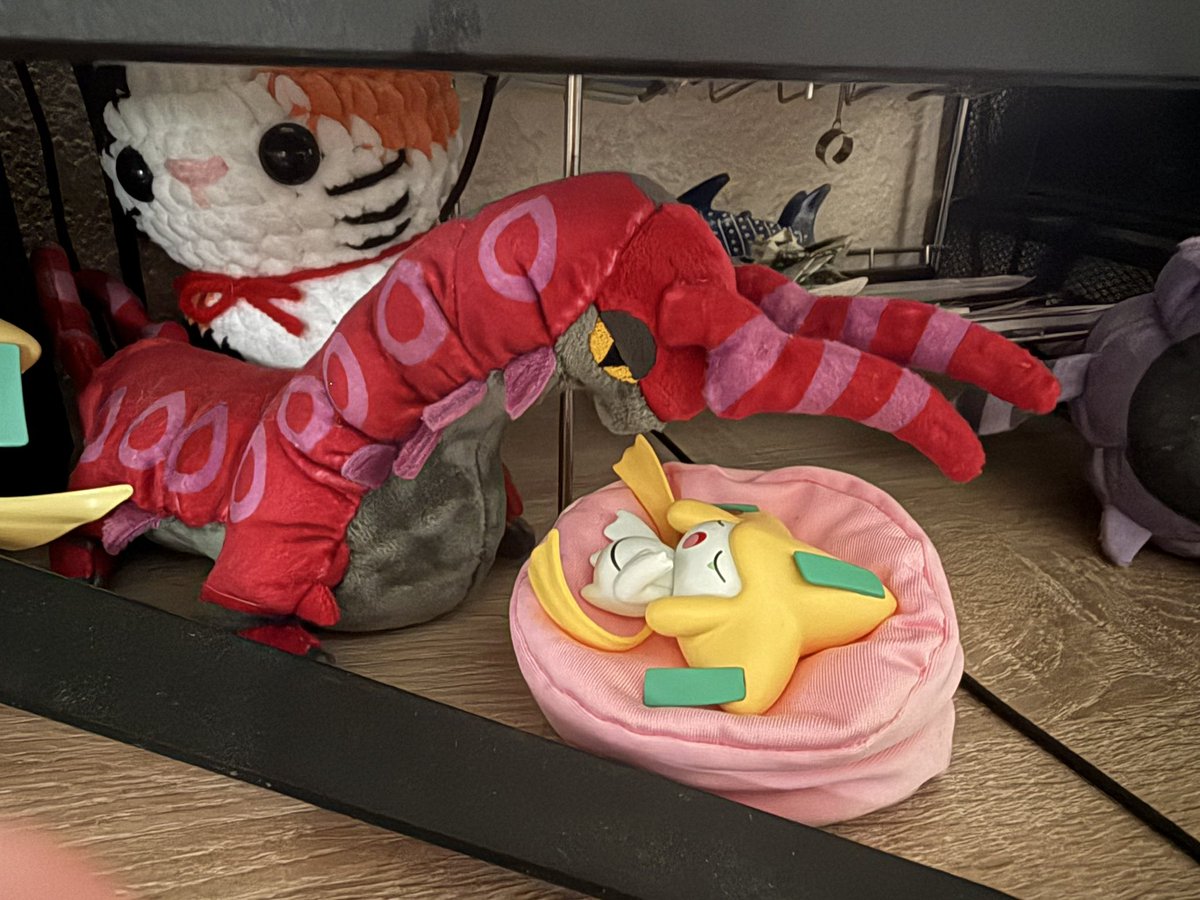 someunknownari's tweet photo. i was cleaning off my desk and put some of my trinkets aside and realized scoli was watching over jirachi https://t.co/SG7U8ZGrhn