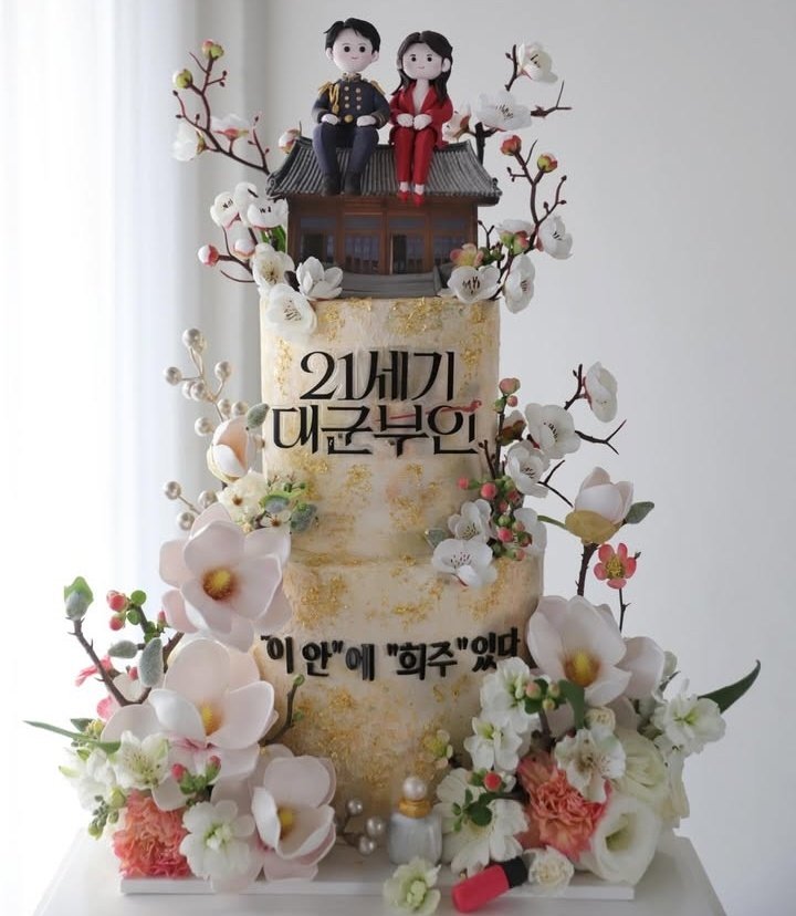 The cake vendor shared the cake prepared for #PerfectCrown’s wrap-up party last month!

#21세기대군부인