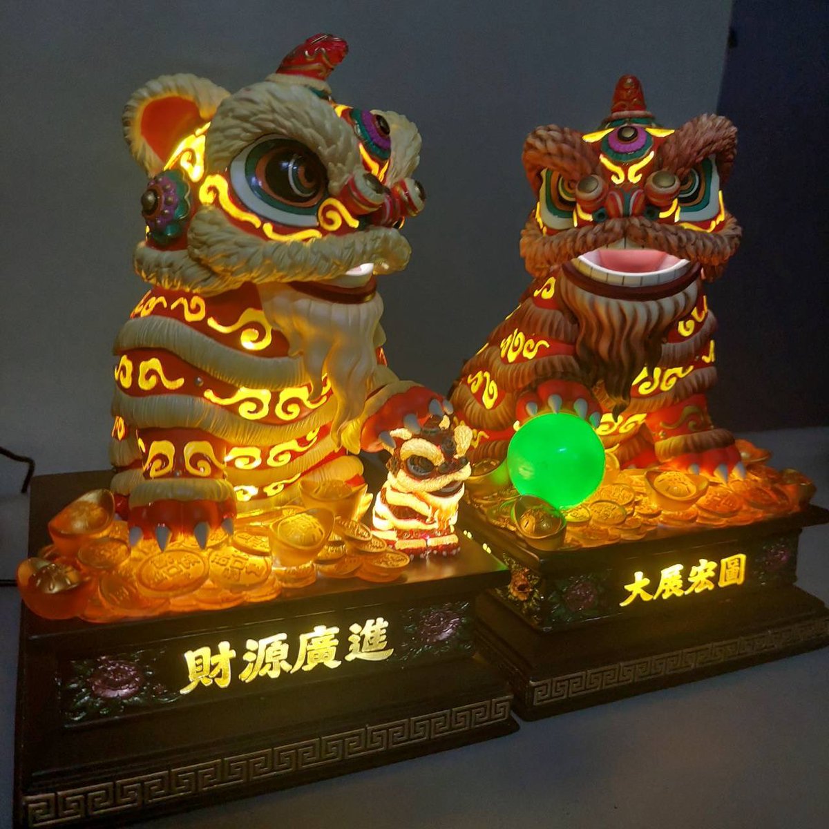 pro_fig's tweet photo. Husband and wife Lion for wealthy and Prosperity with lighting. For pre-order now. Interested contact me. #statue #lionwealth https://t.co/4giWWWFzFA