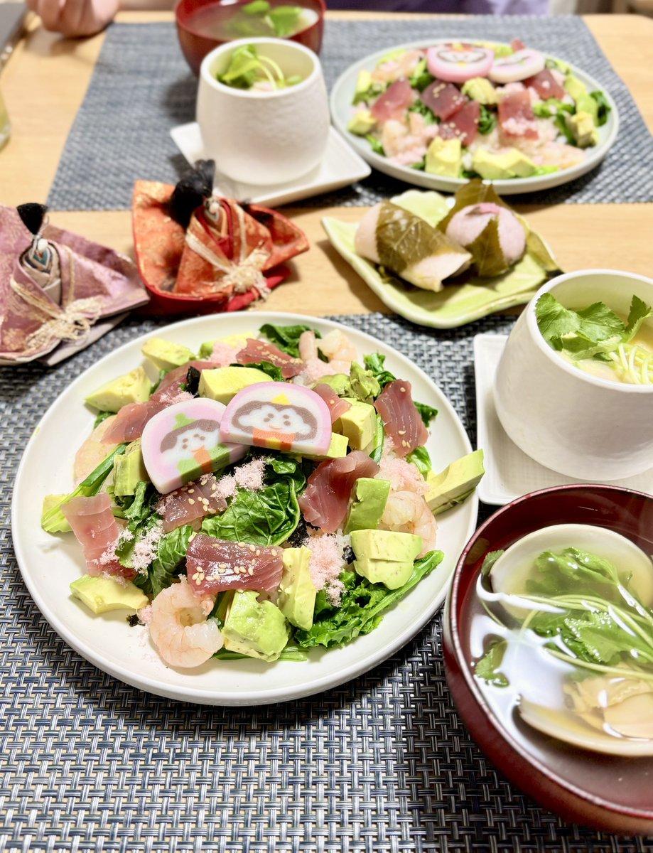 昨日は上巳の節句。 桃の節句、ひなまつり。 帰宅の遅かった娘とお祝い