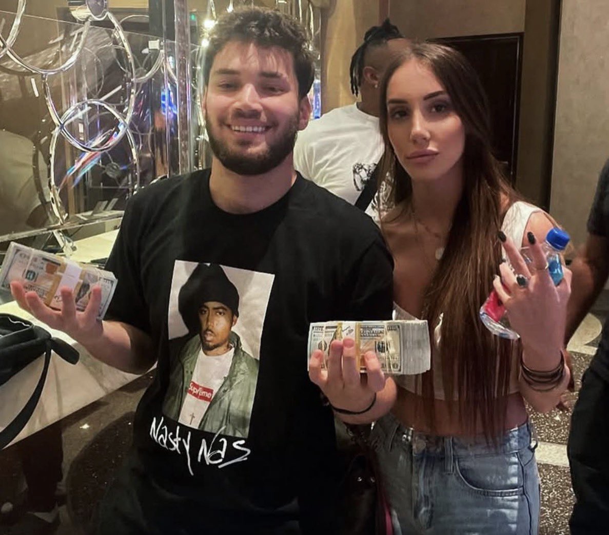 Daily Loud tweet media